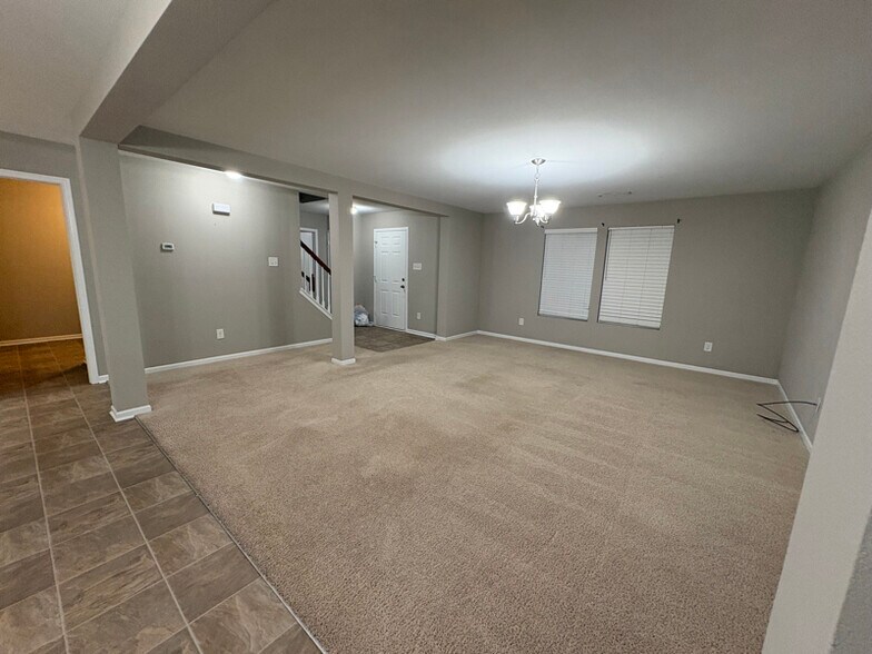 Building Photo - 722 Sinclair Dr