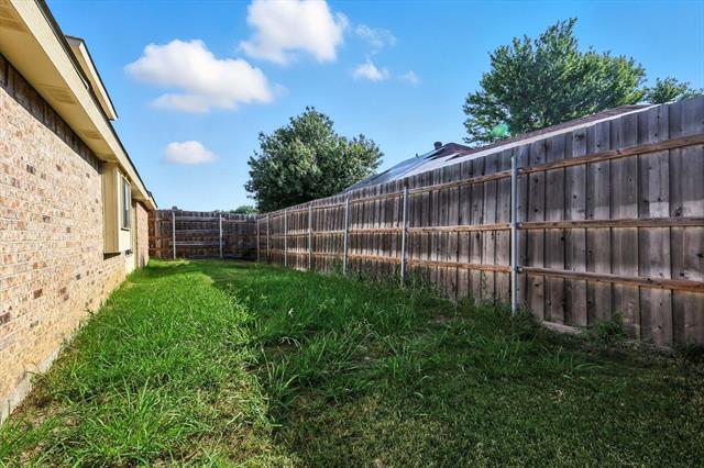 Building Photo - 990 Acorn Dr