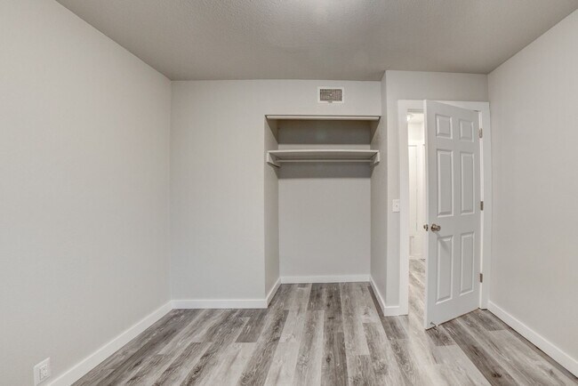 Building Photo - MUST SEE Remodeled Sapulpa Home