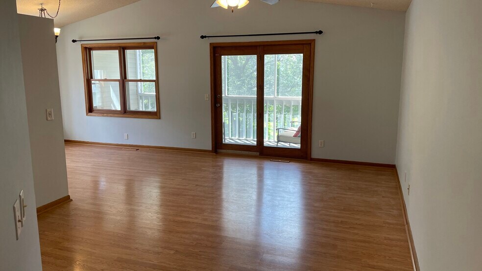 Building Photo - 5330 Highpointe Dr