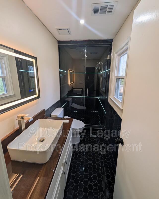 Building Photo - 1200 Creekwood Cove