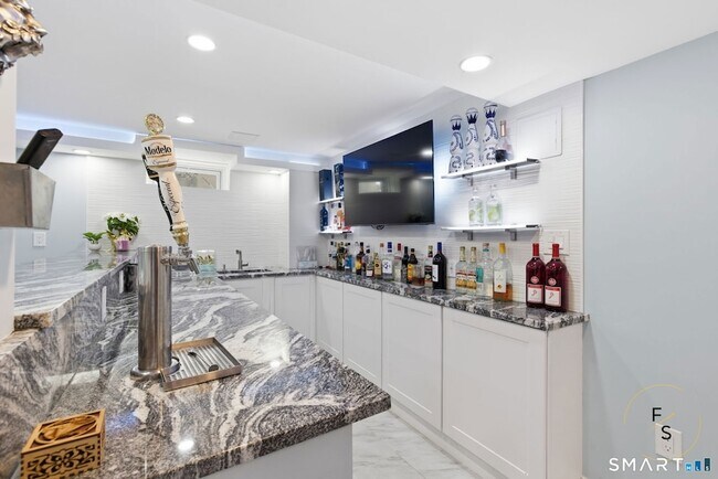 Building Photo - 508 Highland St