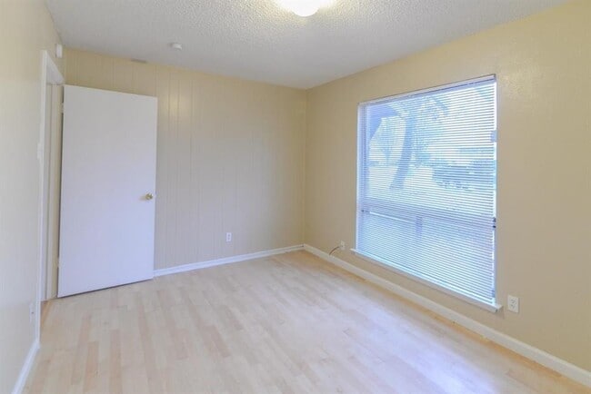 Building Photo - 115 Price Dr
