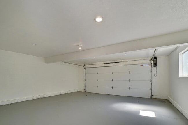 Building Photo - 74398 Myrsine Ave