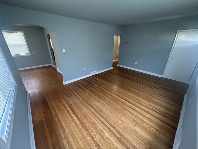 Building Photo - 316 Van Sant Dr