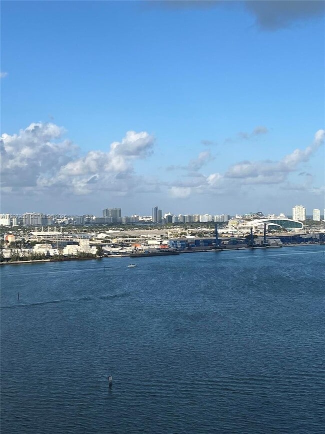 Building Photo - 808 Brickell Key Dr