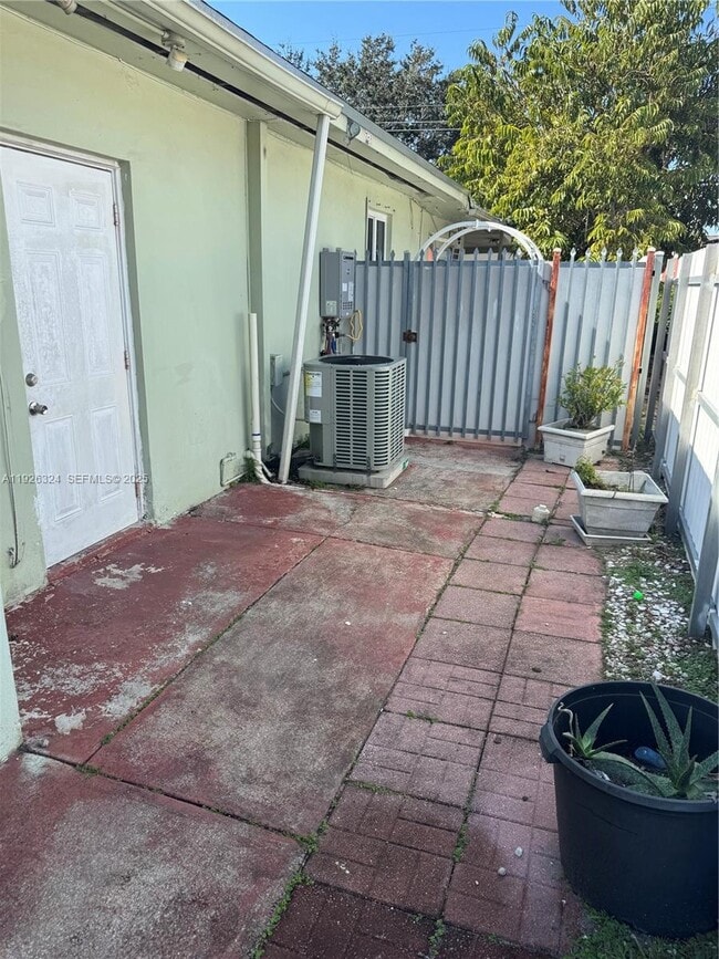 Building Photo - 510 NW 76th Ave