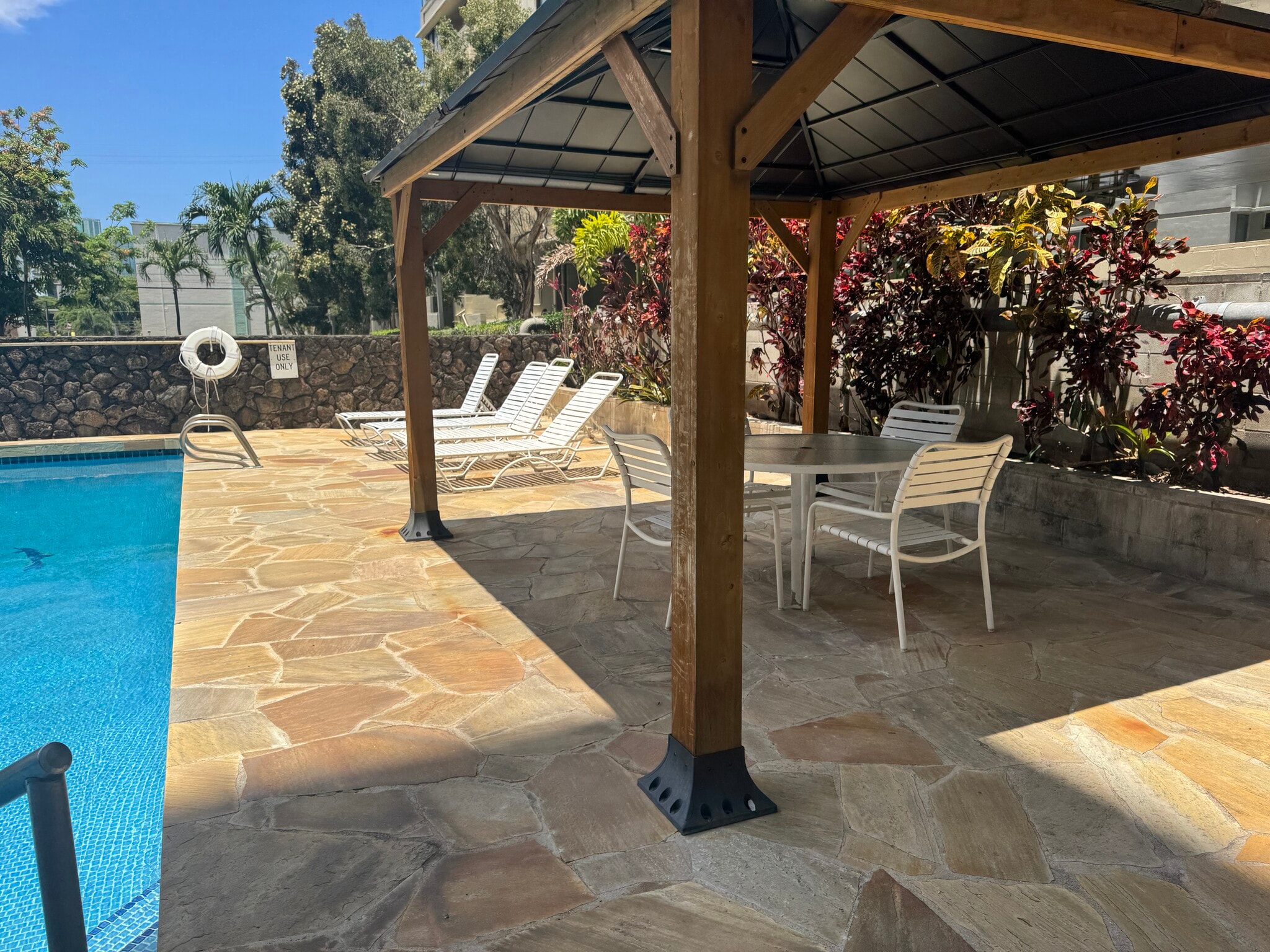 Building Photo - 1050 Kinau St