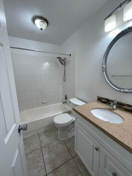 Building Photo - 821 NW 46th Ave