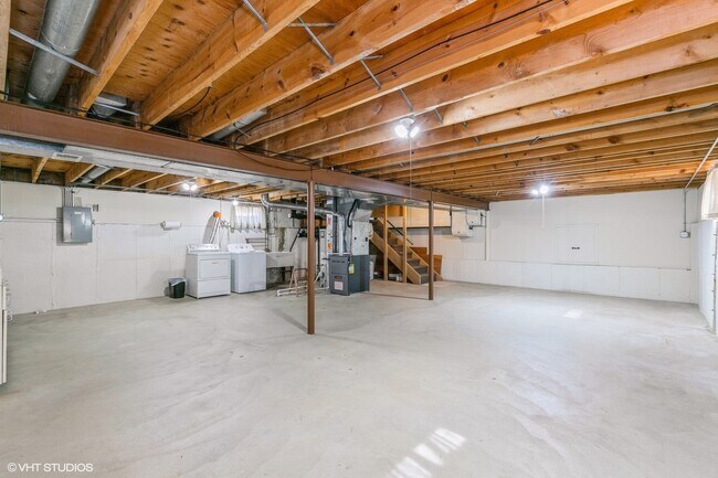 Building Photo - 14748 Sprucecreek Ln