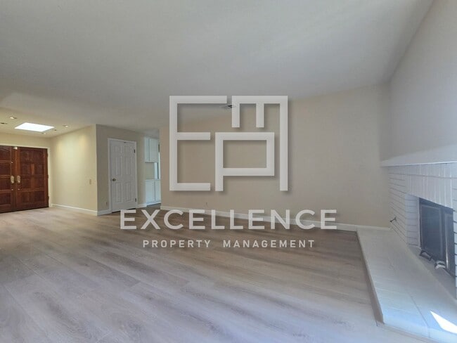 Building Photo - Beautiful 3/2 House - Dogs Negotiable, All New LVT Flooring, Covered Patio and Yard