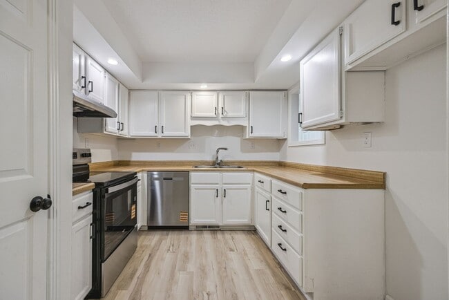 Building Photo - 6137 Quince Rd