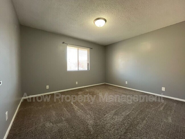 Building Photo - 3405 Holdrege St