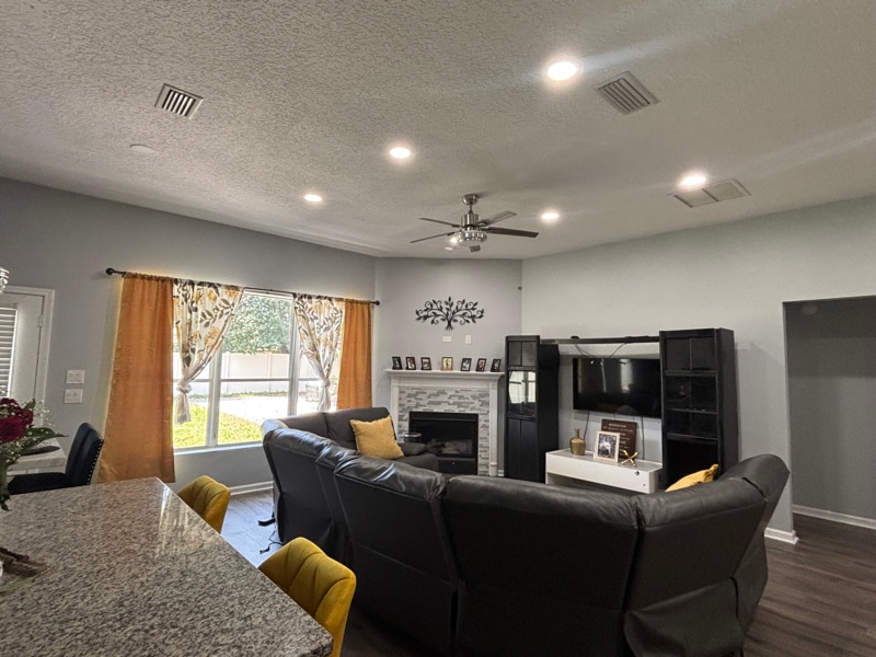 Building Photo - 437 Fort Drum Ct