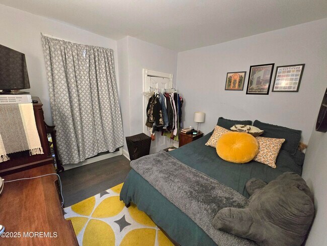 Building Photo - 305 3rd Ave