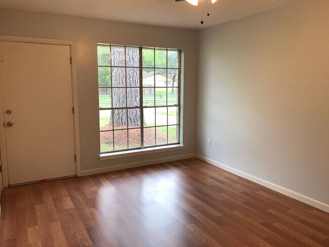 Building Photo - 9214 N Southland Park Dr