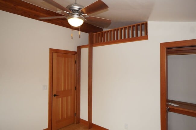 Building Photo - Amazing two bedroom sellwood beauty!