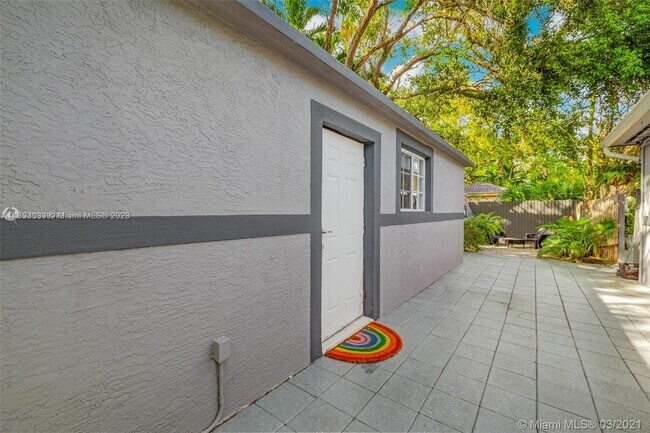 Building Photo - 385 NE 82nd Terrace