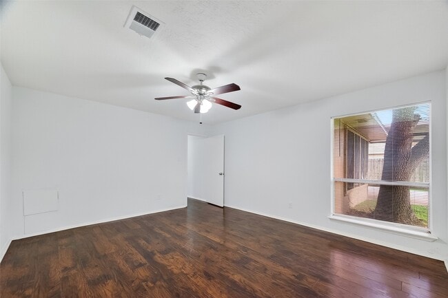 Building Photo - 1122 Woodbridge Ave