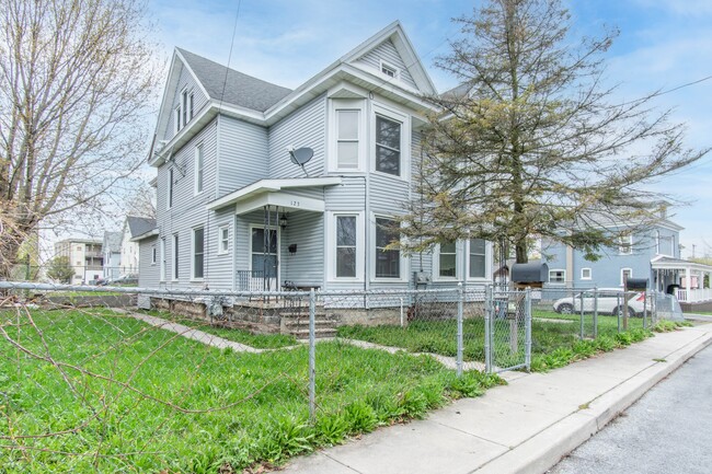 Building Photo - 123 State Pl