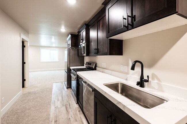 Building Photo - 715 Pine Ridge Ln