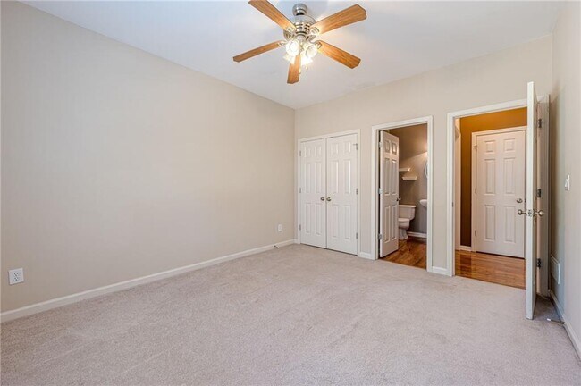 Building Photo - 927 Laurel Wood Ct