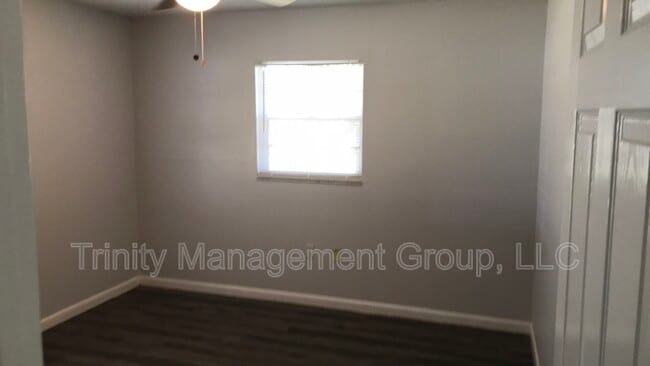 Building Photo - 2240 NE 39th St