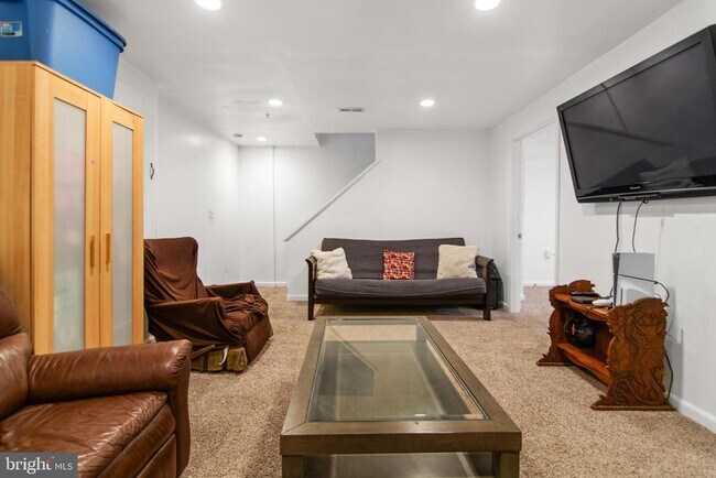 Building Photo - 110 Stull Ct
