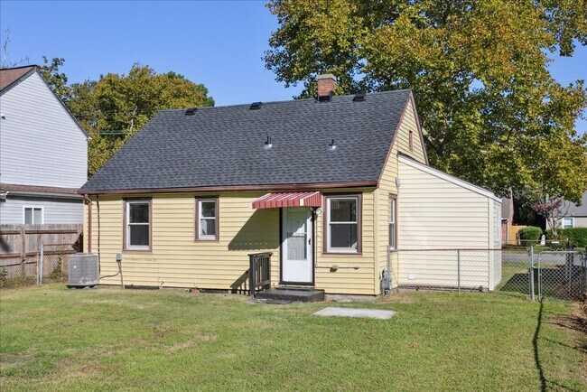 Building Photo - Downtown Newport News