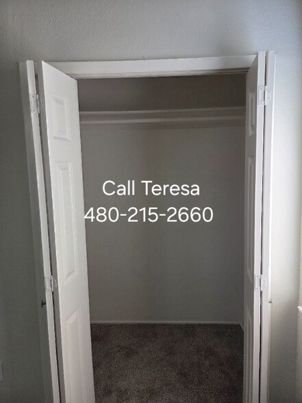 Building Photo - 4325 Chestnut Dr