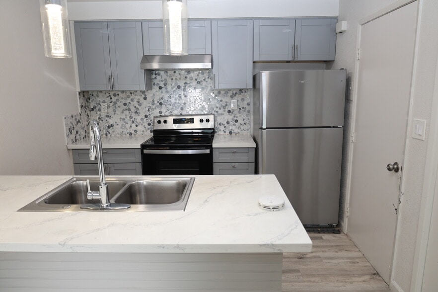 Building Photo - 1708 6th St