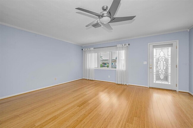 Building Photo - 1387 Hill Dr
