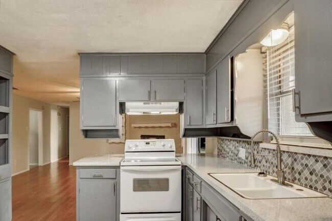 Building Photo - 7821 Natalie Dr