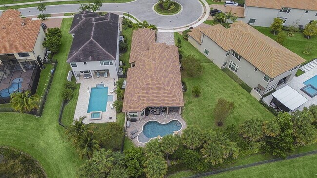 Building Photo - 9931 Bozzano Dr