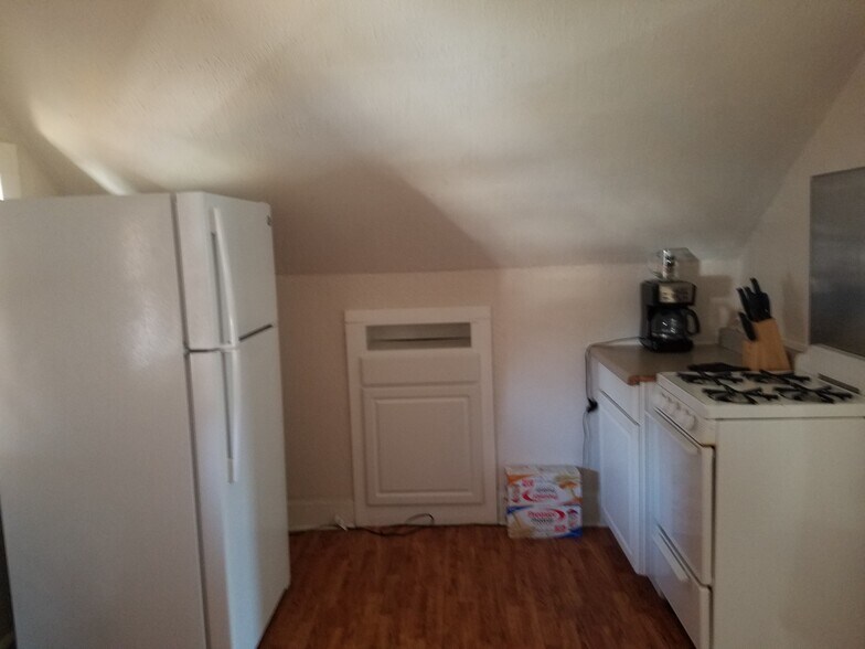 Kitchen - 611 Lawn Drive
