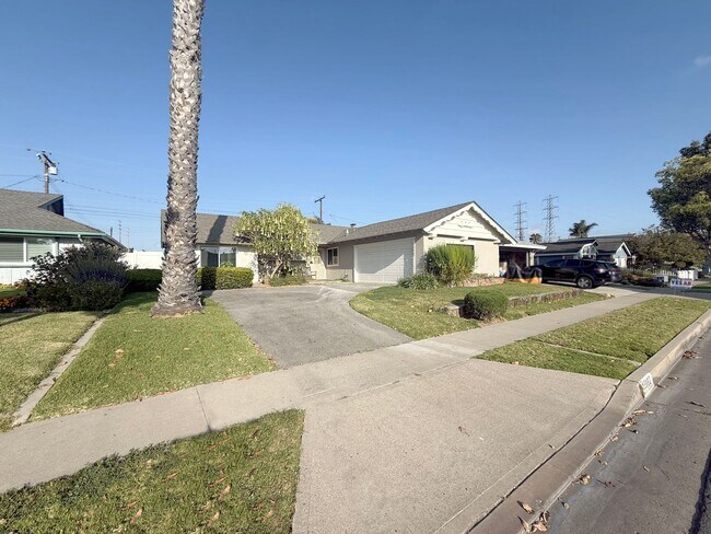 Building Photo - 4 Bed +2 Bath + 2 Car Garage - South HB
