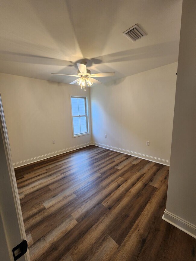 Building Photo - !!New Construction!! NEAR Pinegrove Elementary/Middle - 4BR Home with Granite Countertops, LVP Fl...