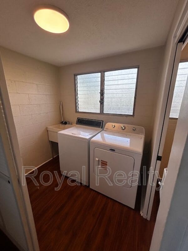 Building Photo - 1380 Uila St