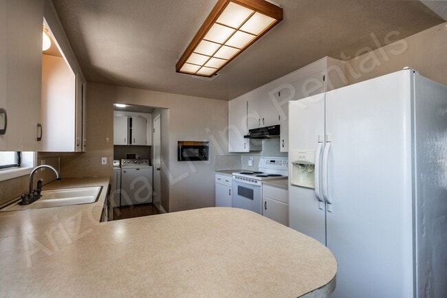 Building Photo - LARGE FENCED YARD WITH DETACHED GARAGE