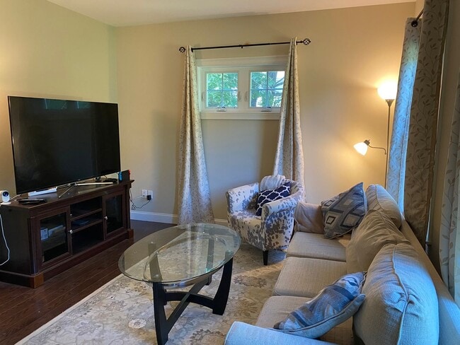 Building Photo - Spacious Four-Bedroom House in the Heart o...