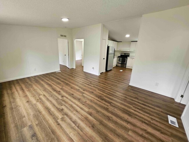 Building Photo - Newly Renovated - 3BR / 2BA - Claremont Area