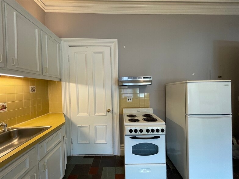 Building Photo - 365 Beacon St