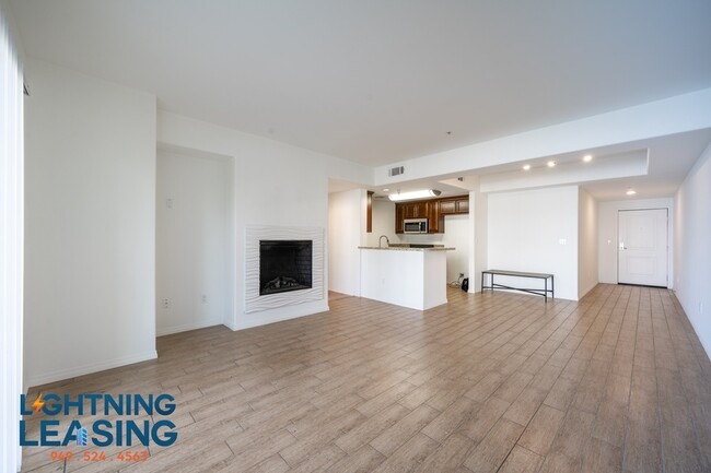 Building Photo - Spacious and stylish two-bedroom with priv...