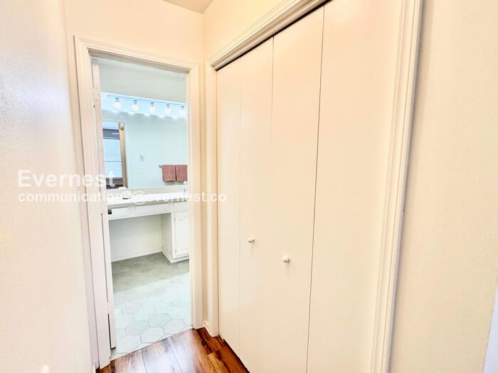 Building Photo - 11811 E 91st St