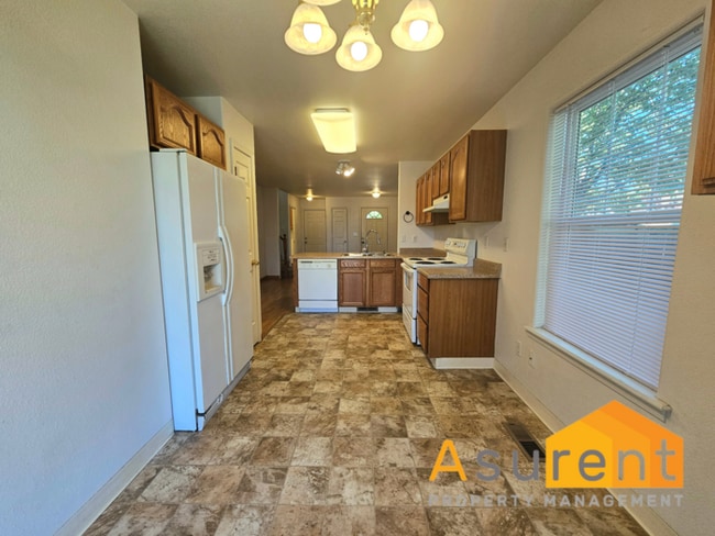 Building Photo - Great Open Concept Townhome Available Soon!