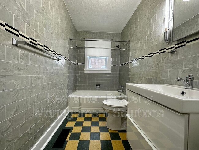 Building Photo - 128 Vedette Ave