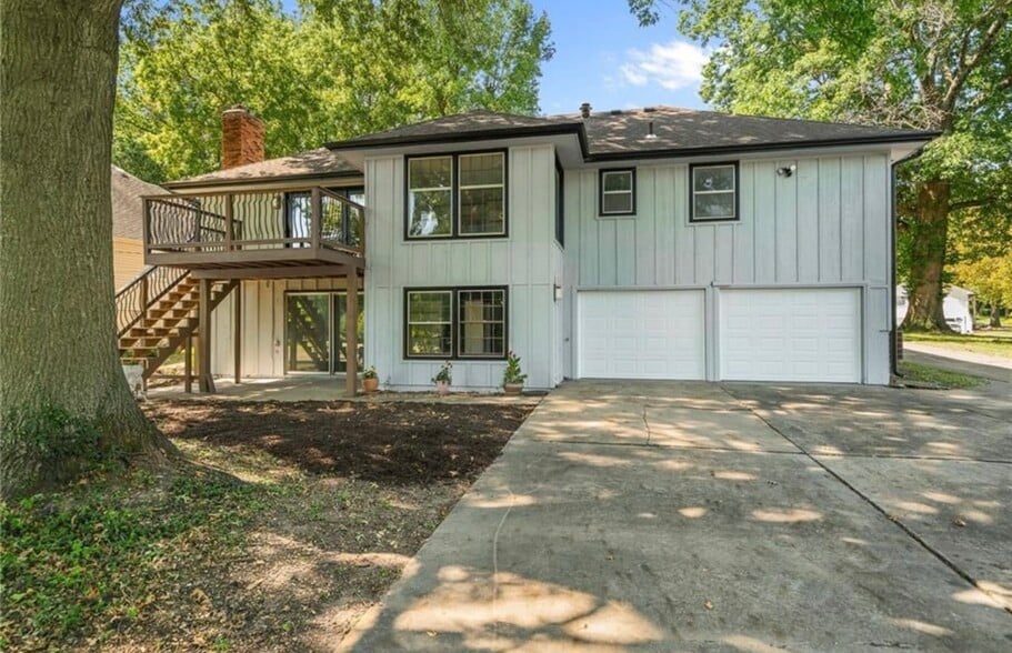 Building Photo - 6809 Lakeshore Dr