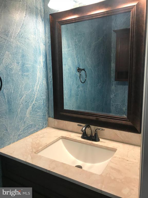 Building Photo - 10354 College Square