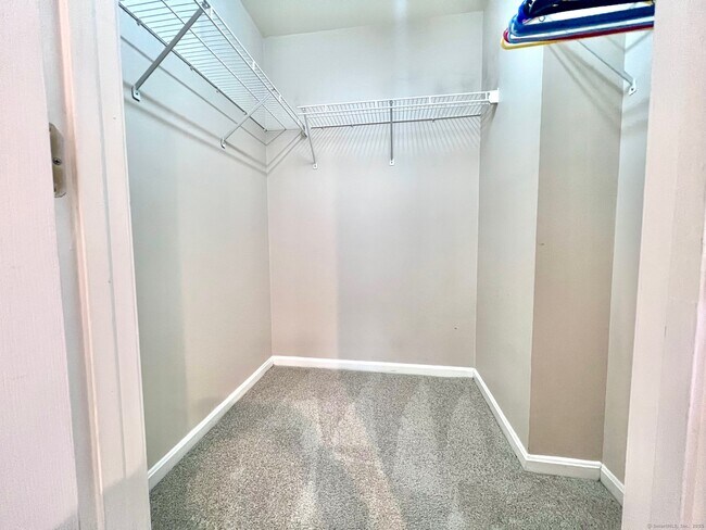 Building Photo - 48 Strawberry Hill Ave