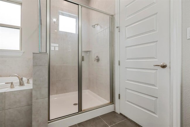 Building Photo - 4620 Katherine Dr